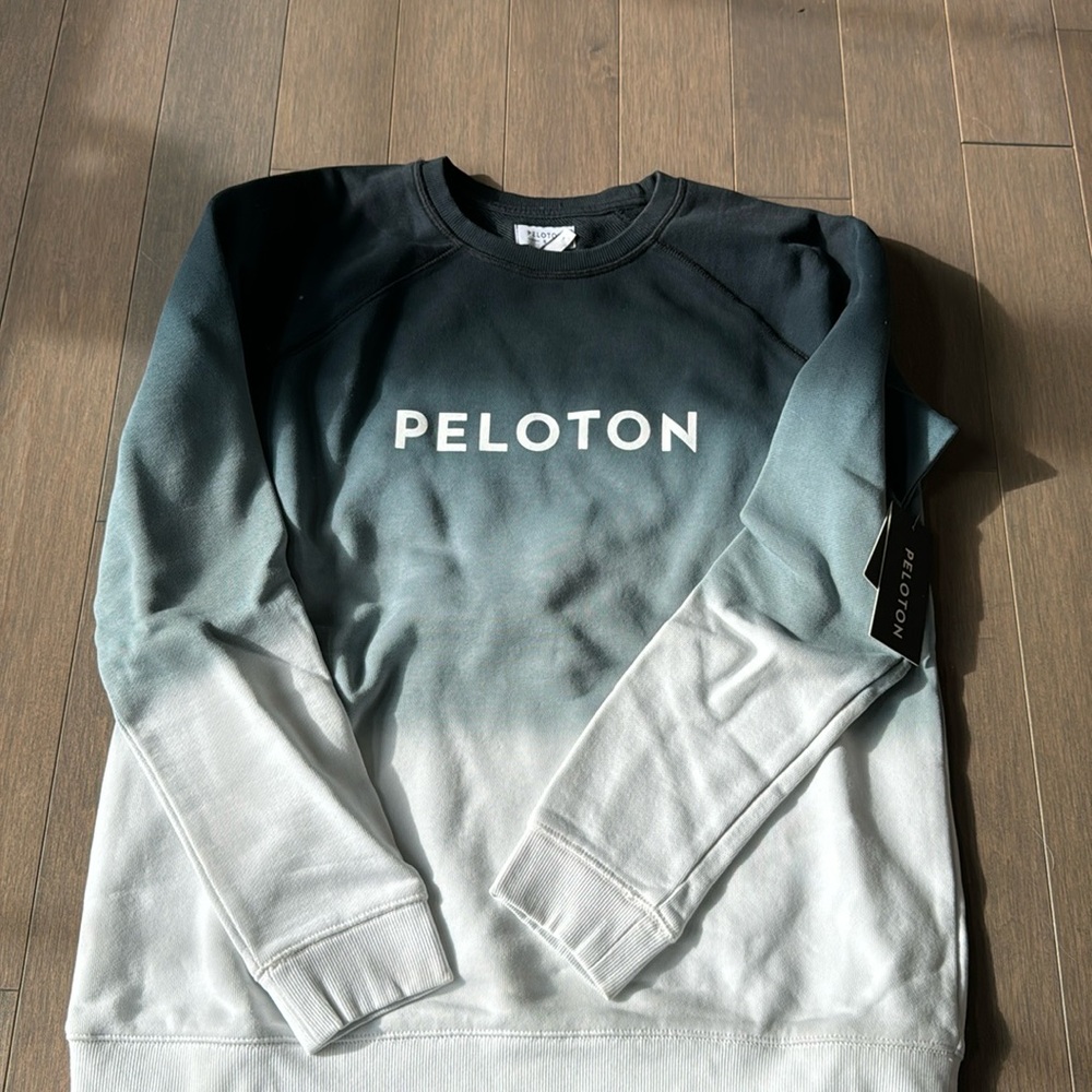 Peloton ombré sweatshirt size small NWT